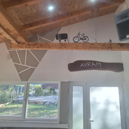 Vikendica Avram-plane Plane