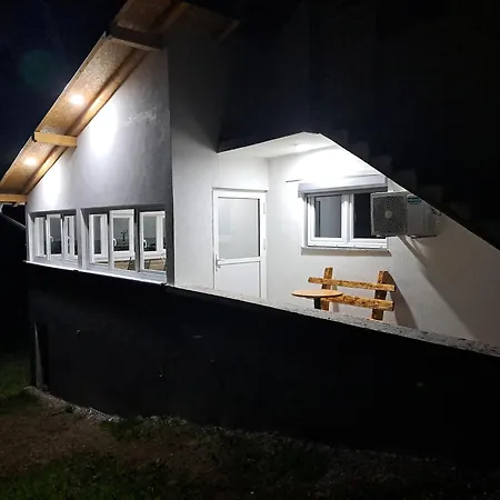 Vikendica Avram-plane Plane