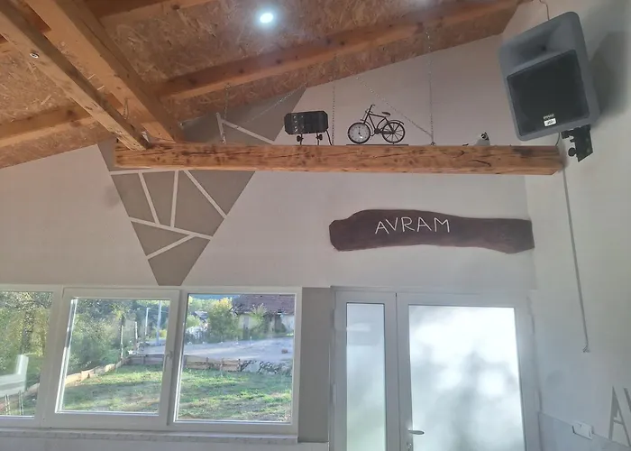 Vikendica Avram-plane Plane