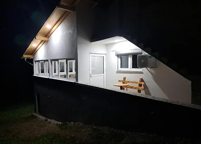 Vikendica Avram-plane Plane